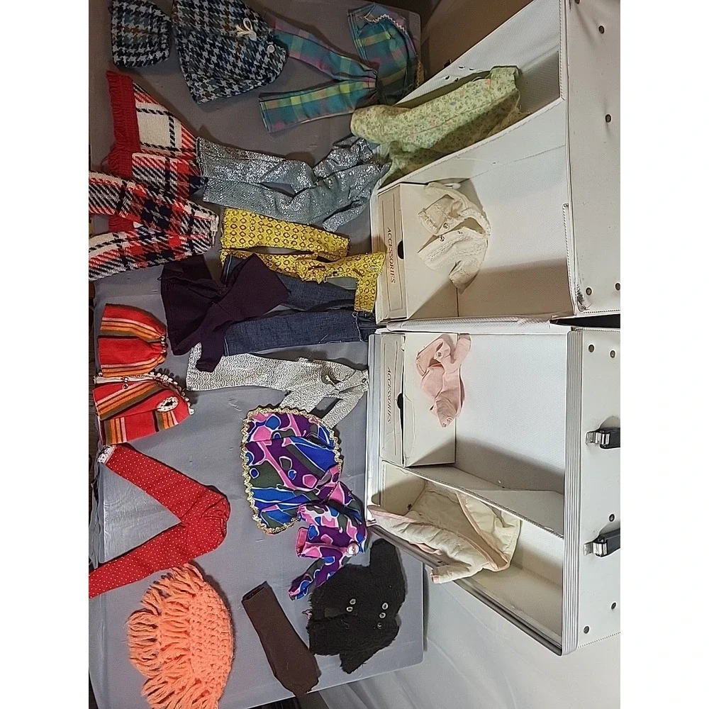 Vintage Doll Clothing Lot -‎ 10+ Complete Outfits & Case.